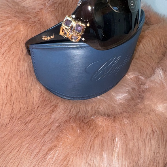 Chopard Sunglasses with Gold and Black Details - Picture 9 of 9